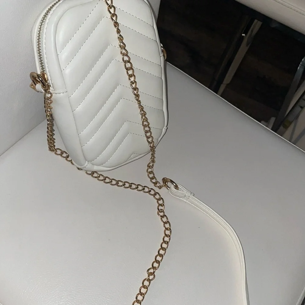 Purse - Picture 2 of 5